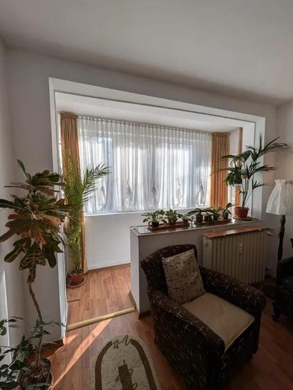 Apartament cu 3 camere decomandat, mobilat în Berceni