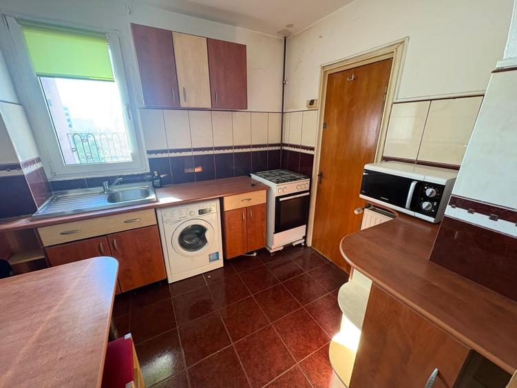 Apartament cu 2 camere decomandat în Titan