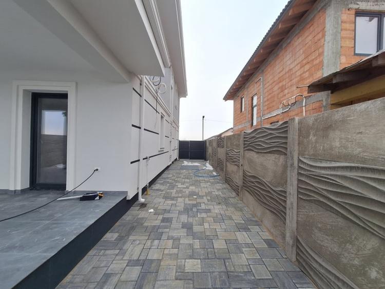 Duplex cu 5 camere cu Teren 350 Mp în Săcălaz