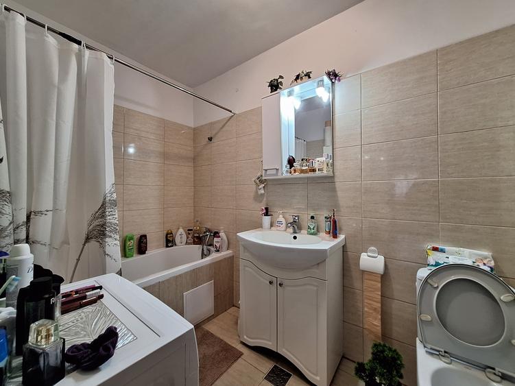 Apartament cu 3 camere, 57 mp, 2 balcoane, zona Florilor - 7