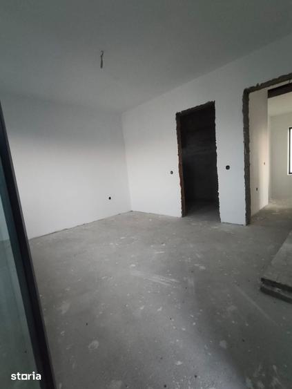 Casă cu 4 camere cu Teren 484 Mp în Joița