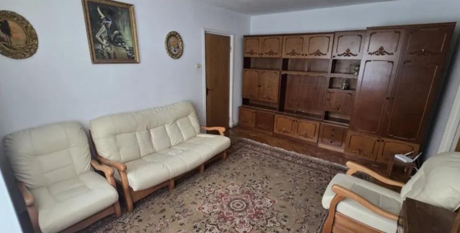 Apartament cu 2 camere semidecomandat în Centrul Civic