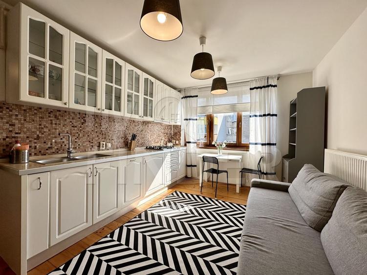 Apartament cu 3 camere semidecomandat, mobilat în Plopilor