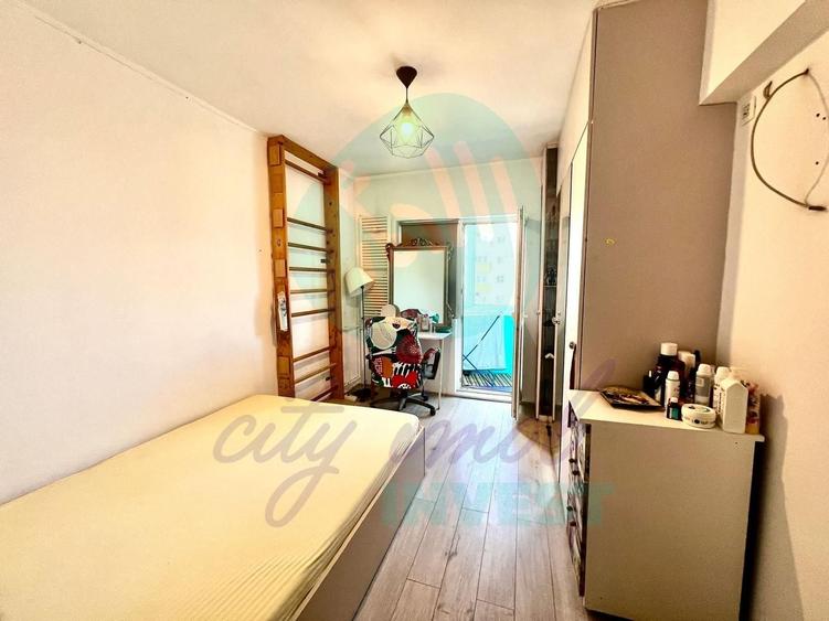 Apartament cu 4 camere semidecomandat, mobilat în Rahova