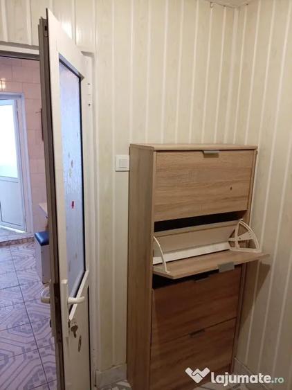 Apartament cu 3 camere decomandat în Exterior Vest