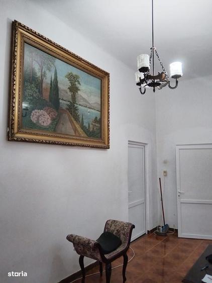 Casă cu 4 camere în Central
