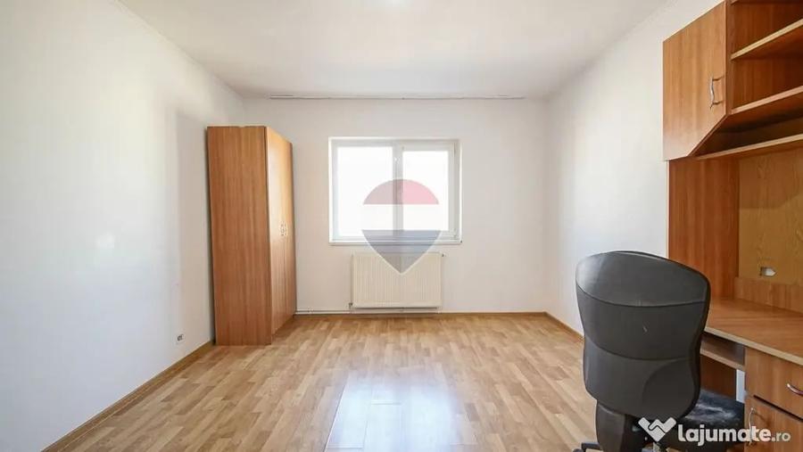 Apartament cu 3 camere semidecomandat în Nord