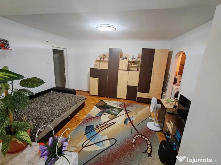 Apartament cu 2 camere semidecomandat în Aradului