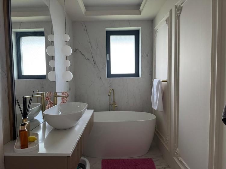 Apartament cu 4 camere decomandat în Aviației