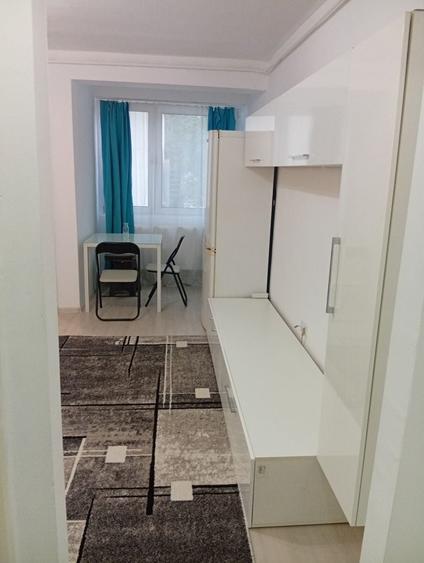 Garsonieră decomandată în Central