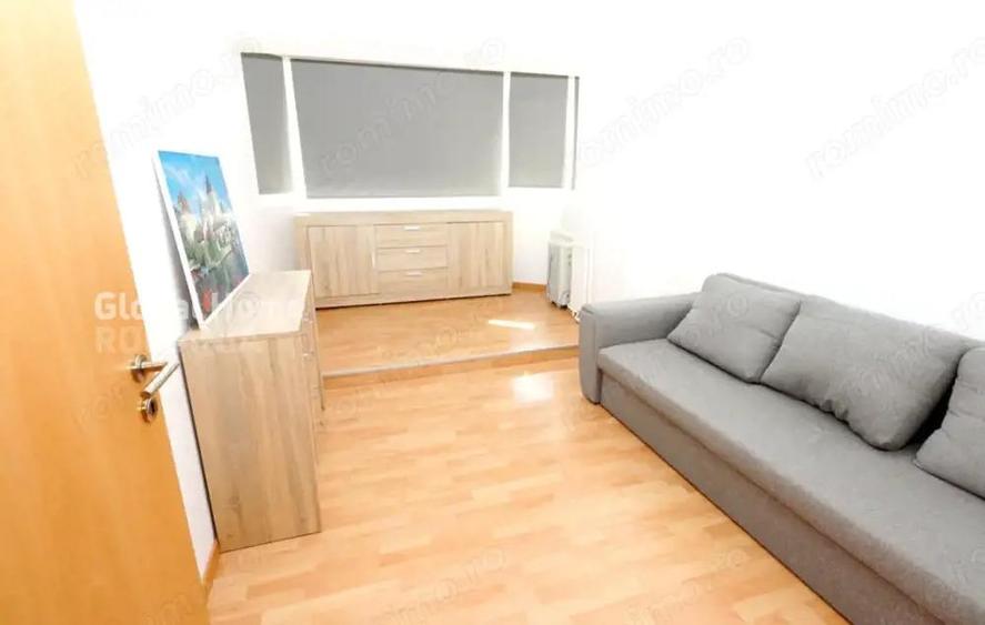 Apartament cu 3 camere semidecomandat, mobilat în 1 Mai