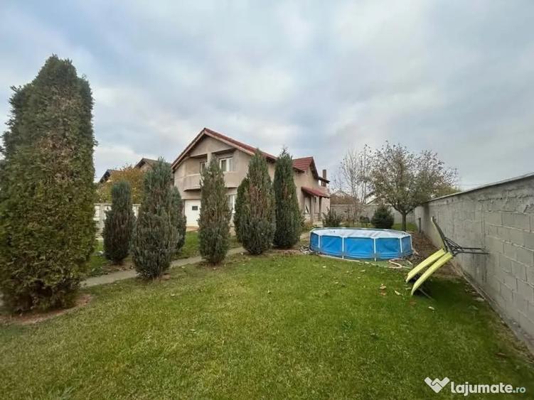 Casă cu 4 camere cu Teren 500 Mp în Malu Mare