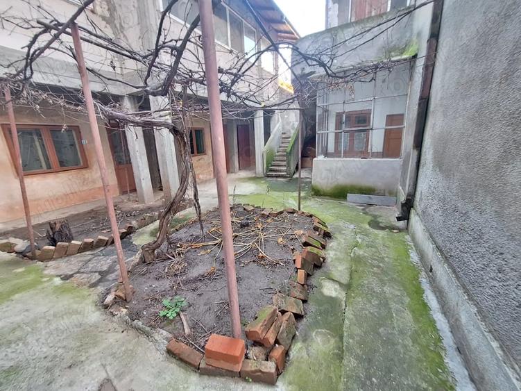 Casă cu 3 camere în Central
