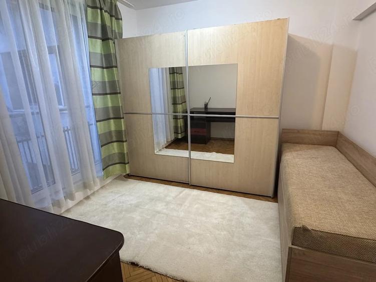 Apartament cu 3 camere semidecomandat în 1 Mai