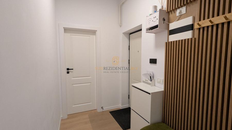 Apartament cu 3 camere semidecomandat, mobilat în Est