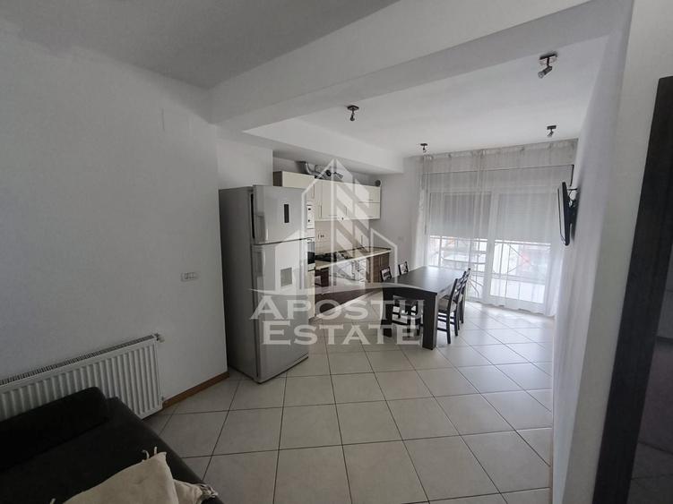 Apartament cu 3 camere decomandat, mobilat în Torontalului