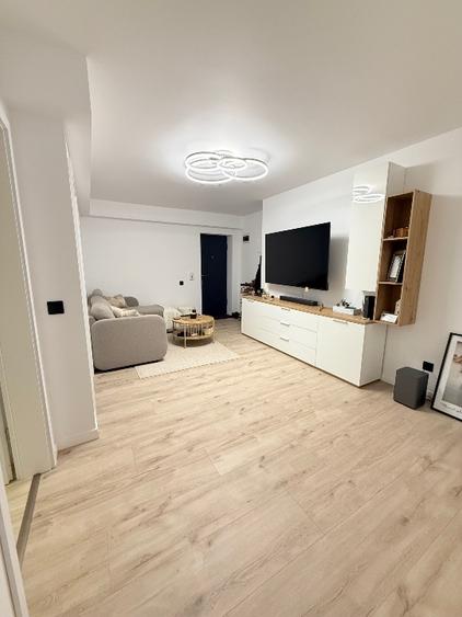 Apartament cu 3 camere decomandat, mobilat în Florești