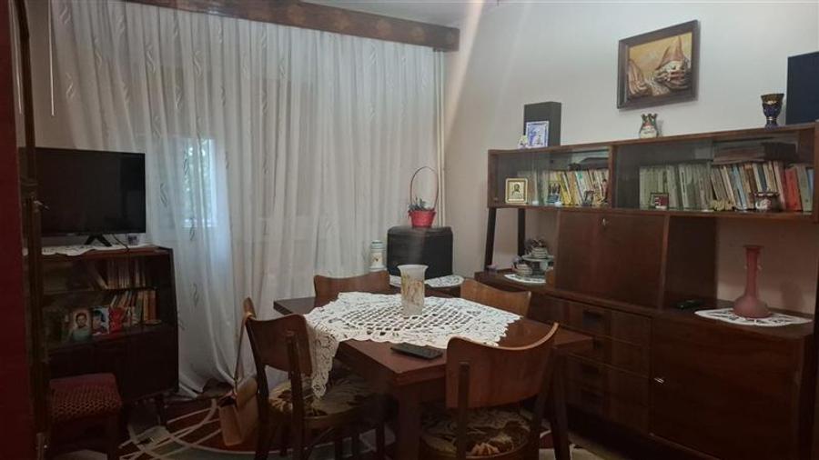 Apartament cu 3 camere decomandat în Sud
