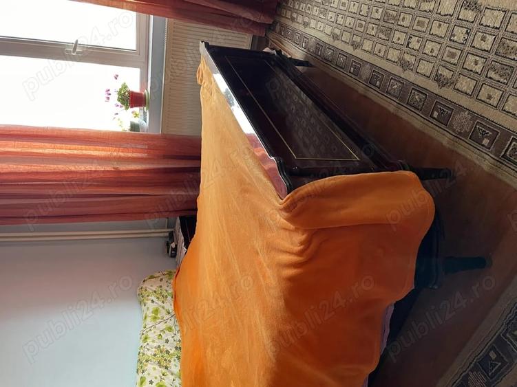 Apartament cu 3 camere semidecomandat în Est