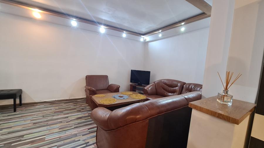 Apartament cu 3 camere decomandat, mobilat în Schei