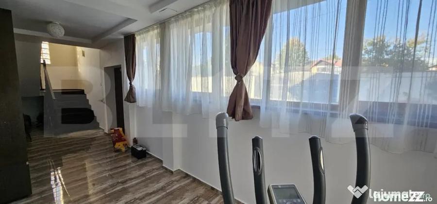 Casă cu 5 camere cu Teren 1300 Mp în Valea