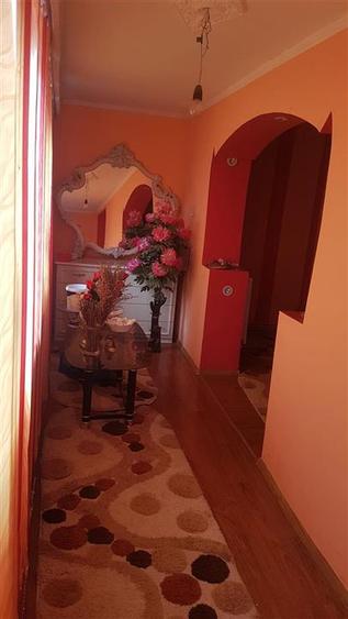 Casă cu 5 camere cu Teren 250 Mp în Chercea