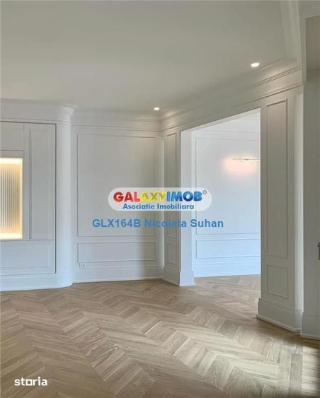 Casă cu 10 camere cu Teren 250 Mp în Romană