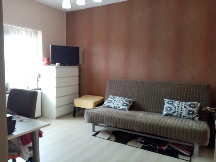 Casă cu 5 camere cu Teren 215 Mp în Roșu