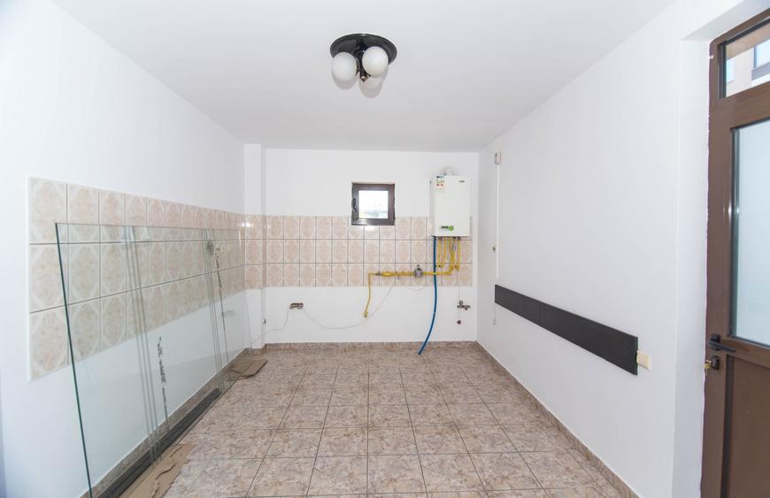 Casă individuală cu 4 camere cu Canalizare în Exercițiu