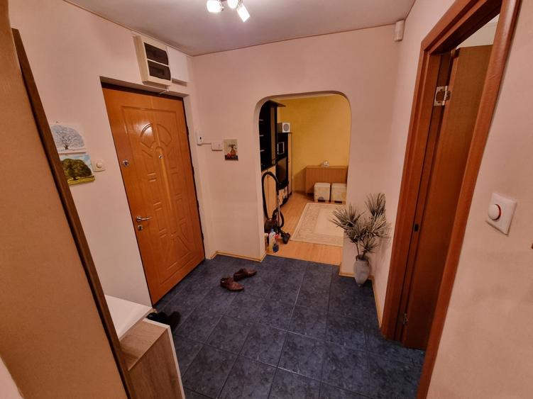 Apartament cu 3 camere decomandat, mobilat în Tomis Nord