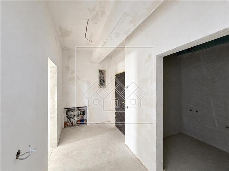 Apartament cu 2 camere decomandat în Exterior Vest
