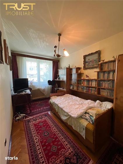 Apartament cu 3 camere decomandat în Central