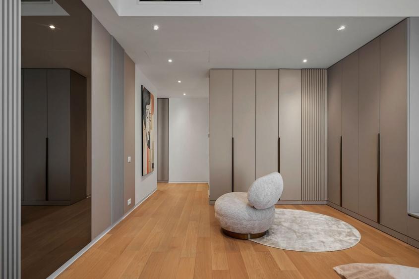 Apartament cu 5 camere decomandat, mobilat în Barbu Văcărescu