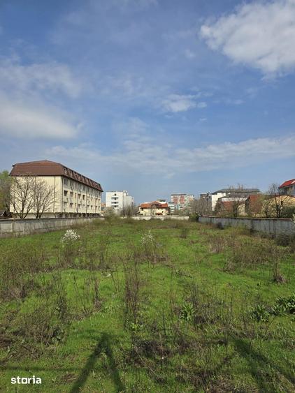 Teren de 5000 mp, în Drumul Taberei