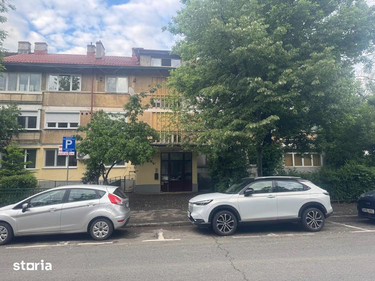 Apartament cu 2 camere semidecomandat în Ferentari
