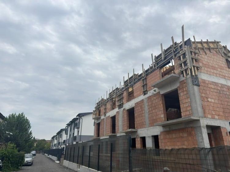 Casă individuală cu 5 camere cu Canalizare în Nicolae Grigorescu