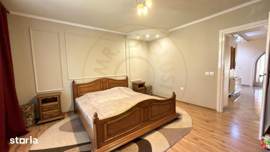 Casă cu 4 camere decomandat cu Teren 1036 Mp în Central