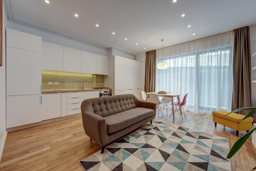 Apartament cu 3 camere semidecomandat în Cișmigiu