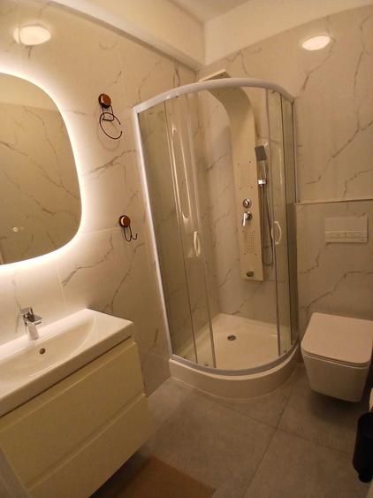 Apartament cu 3 camere decomandat în Tunari
