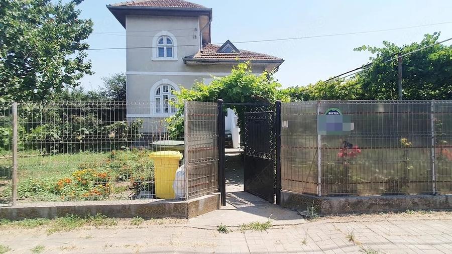 Casă cu 3 camere cu Teren 2101 Mp în Central