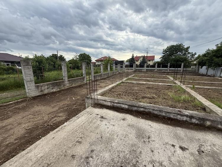 Teren de 2100 mp, în Dumbrava (Răchitoasa)