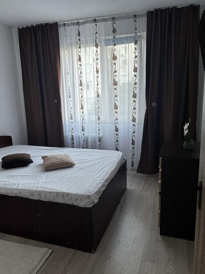 Apartament cu 3 camere decomandat în Berceni