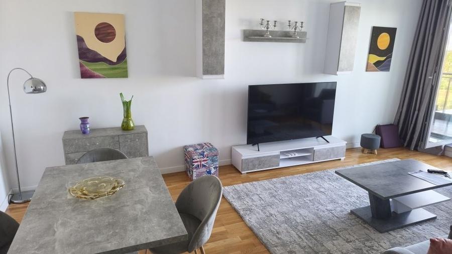 Apartament cu 3 camere decomandat, mobilat în 1 Mai