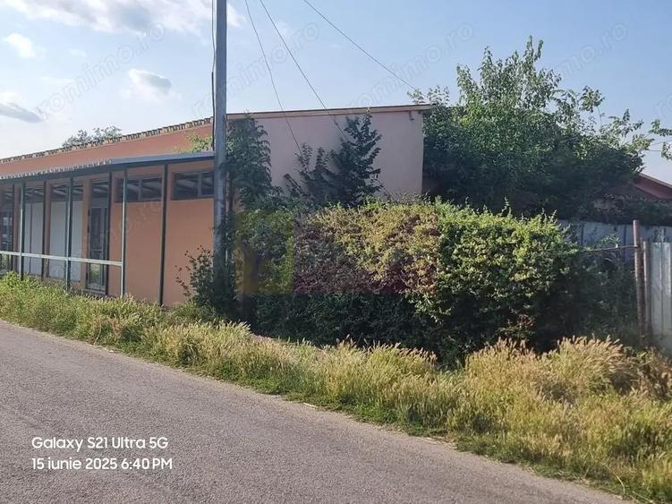 Casă cu 10 camere cu Canalizare în Teișori