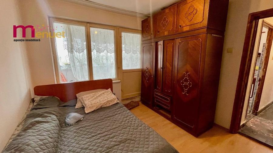 Apartament cu 3 camere decomandat în Spitalului
