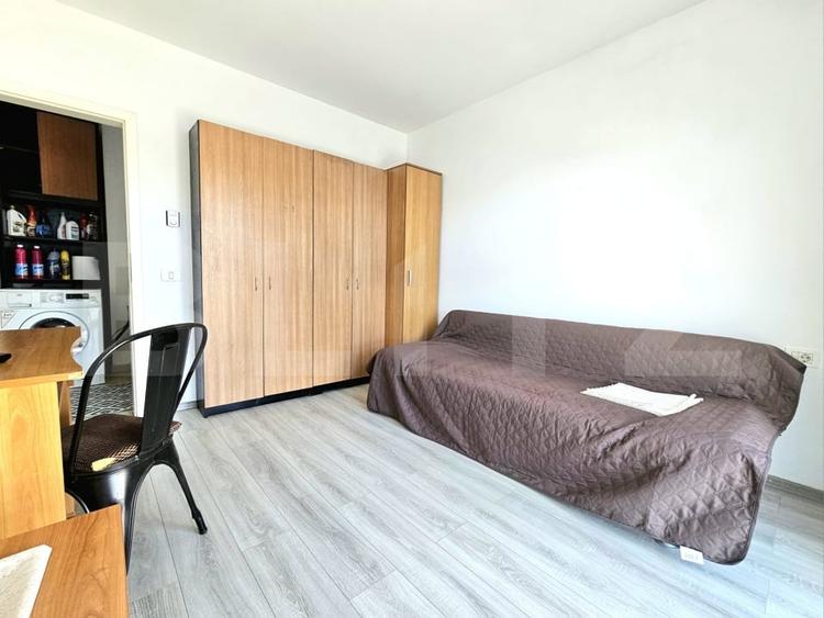 Apartament cu 3 camere semidecomandat, mobilat în Aradului