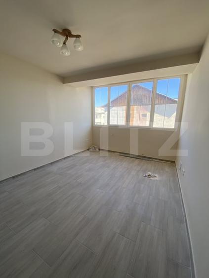 Penthouse cu 8 camere decomandat în Central