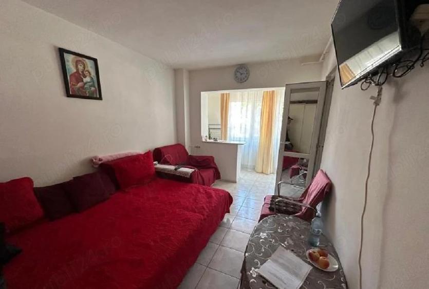 Garsonieră decomandată în Capitol