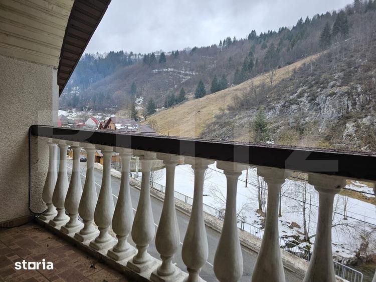 Casă cu 5 camere cu Teren 2669 Mp în Scărișoara