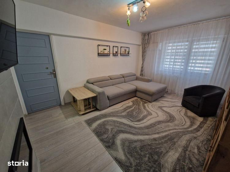 Apartament cu 3 camere semidecomandat în Turnișor